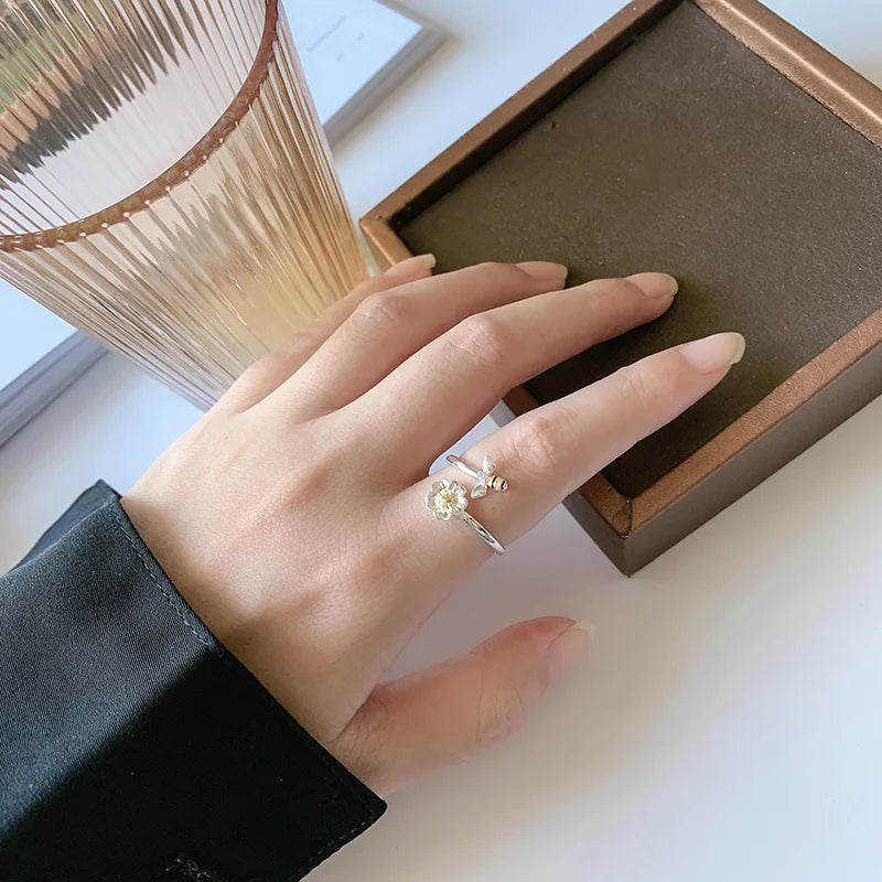 Adjustable bee and flower ring