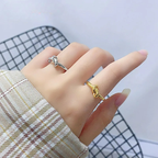 Adjustable knot ring in silver