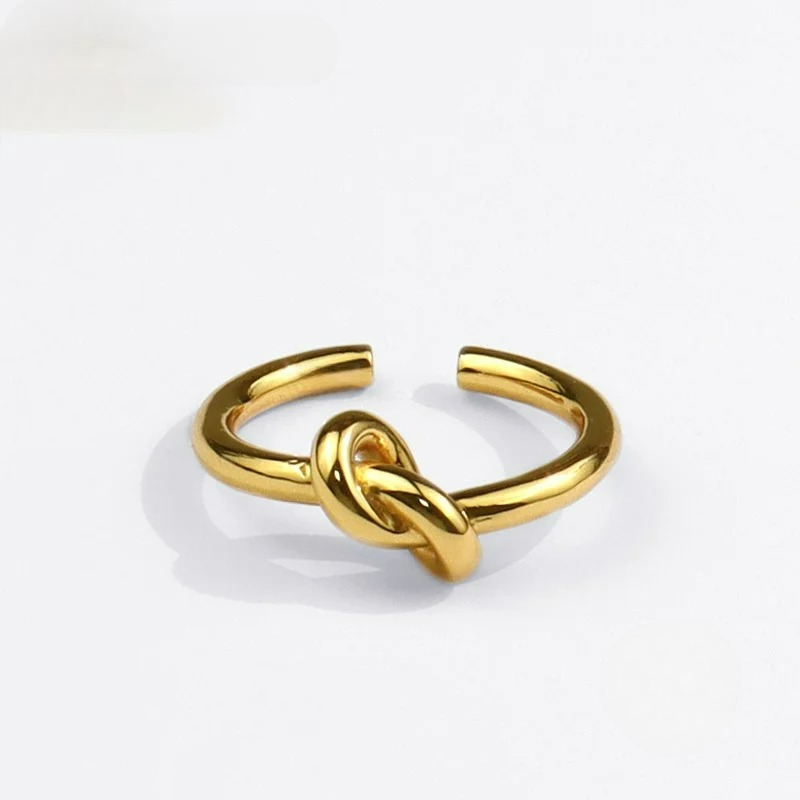 Adjustable knot ring in gold