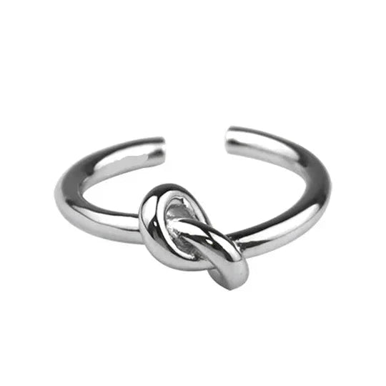 Adjustable knot ring in silver