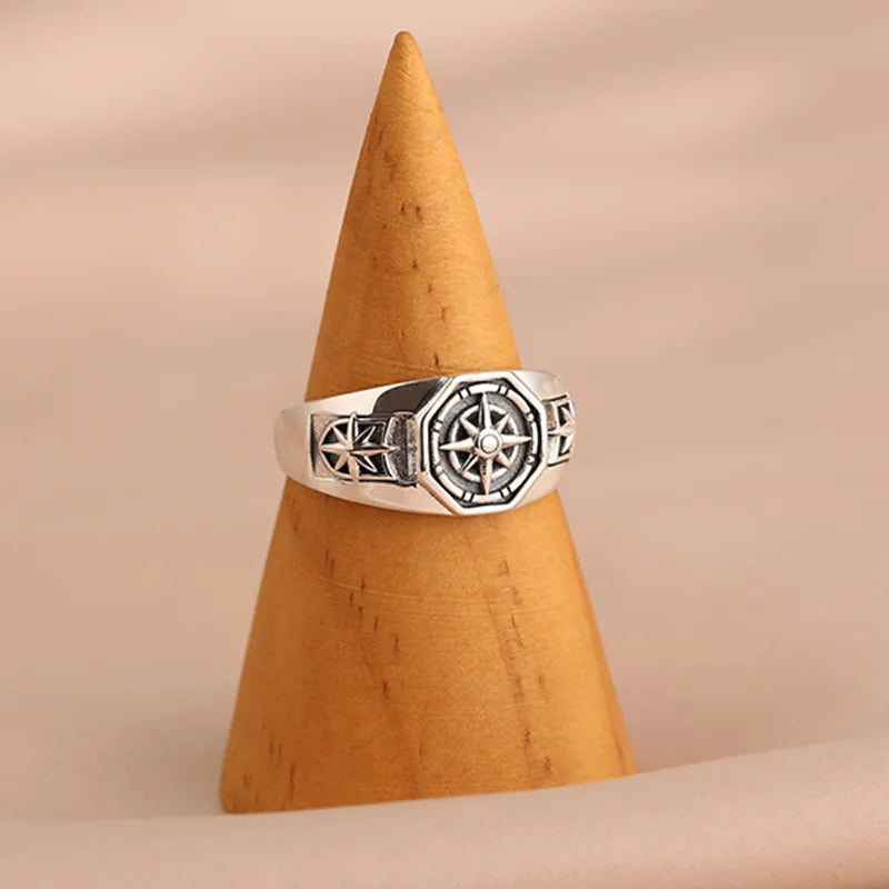 Rose of the Winds Ring Band