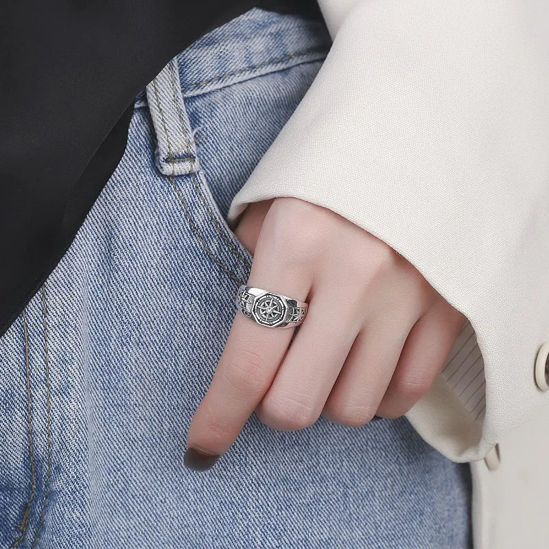 Rose of the Winds Ring Band