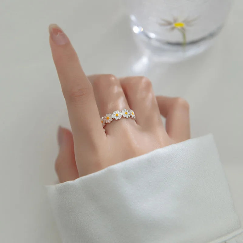 Daisy Flower Ring Band