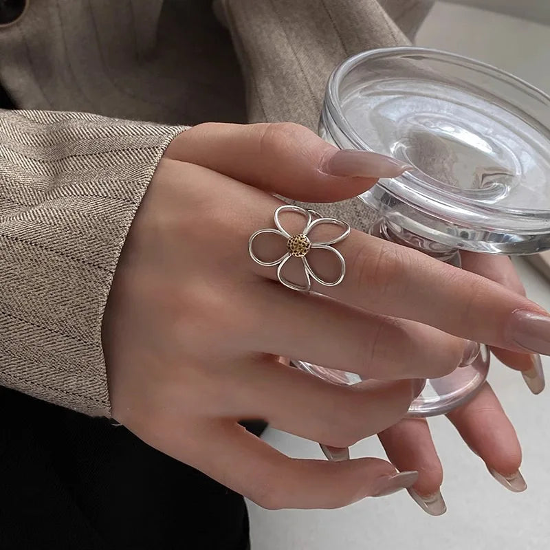 Elegant Large Flower Ring Band