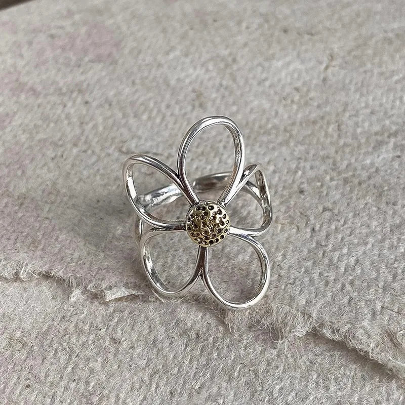 Elegant Large Flower Ring Band