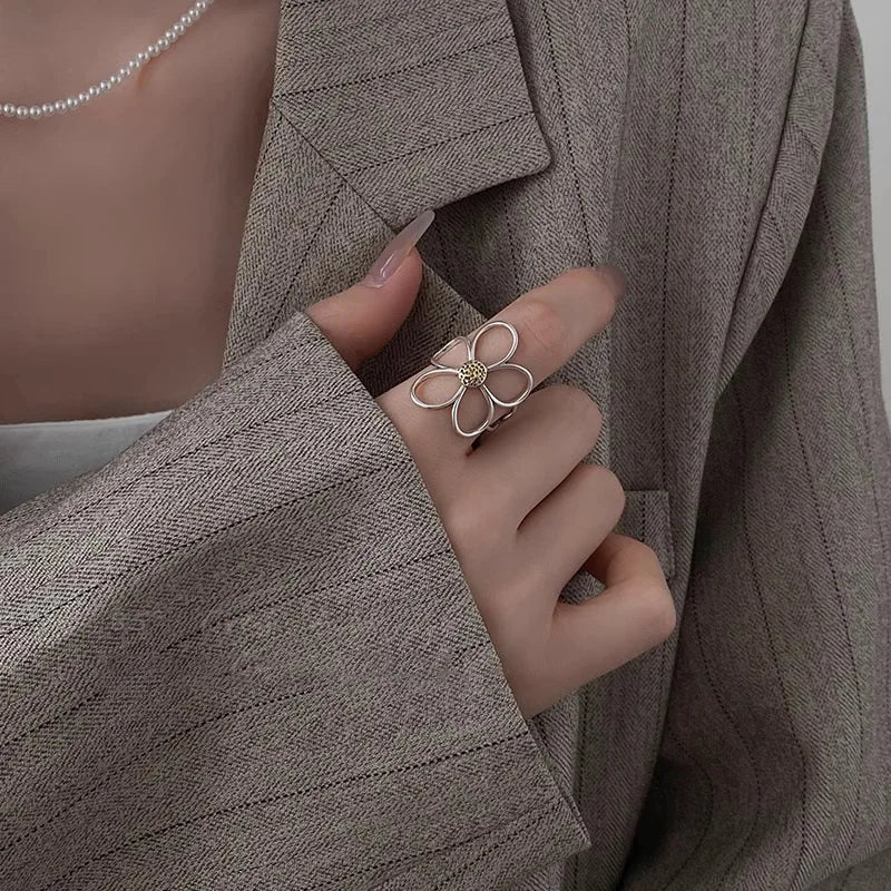 Elegant Large Flower Ring Band