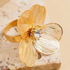 Ring Band Large Delicate Flower gold
