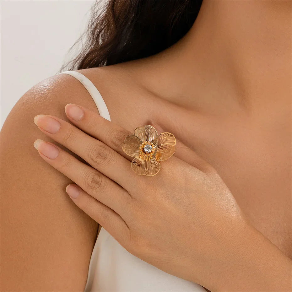 Ring Band Large Delicate Flower gold