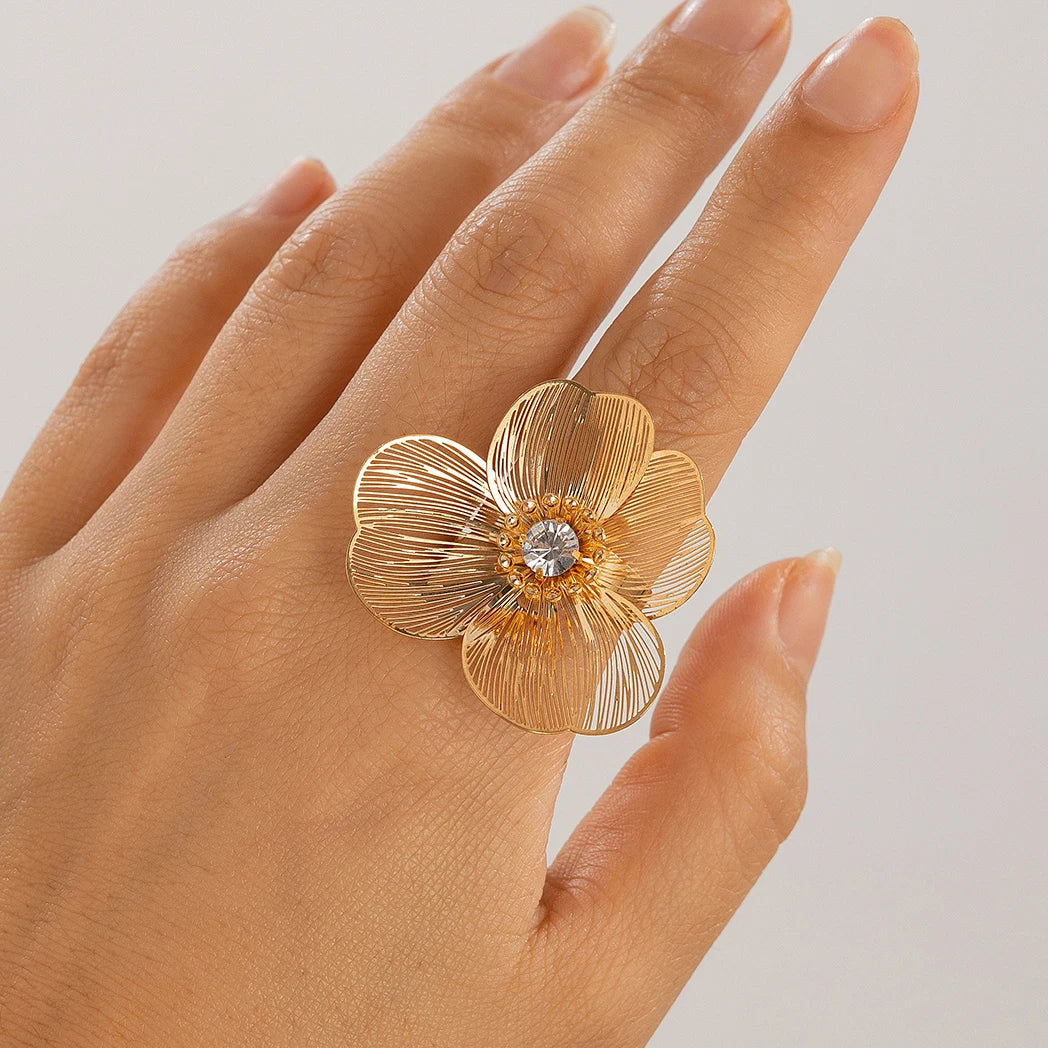Ring Band Large Delicate Flower gold