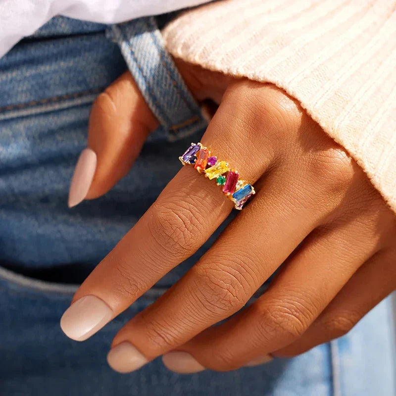 Geometric rainbow ring in gold