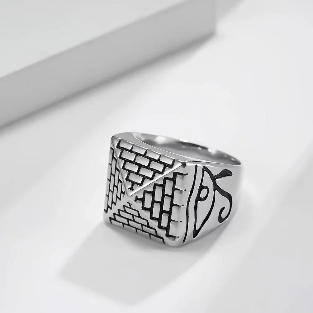 Ring with silver Egyptian Pyramid