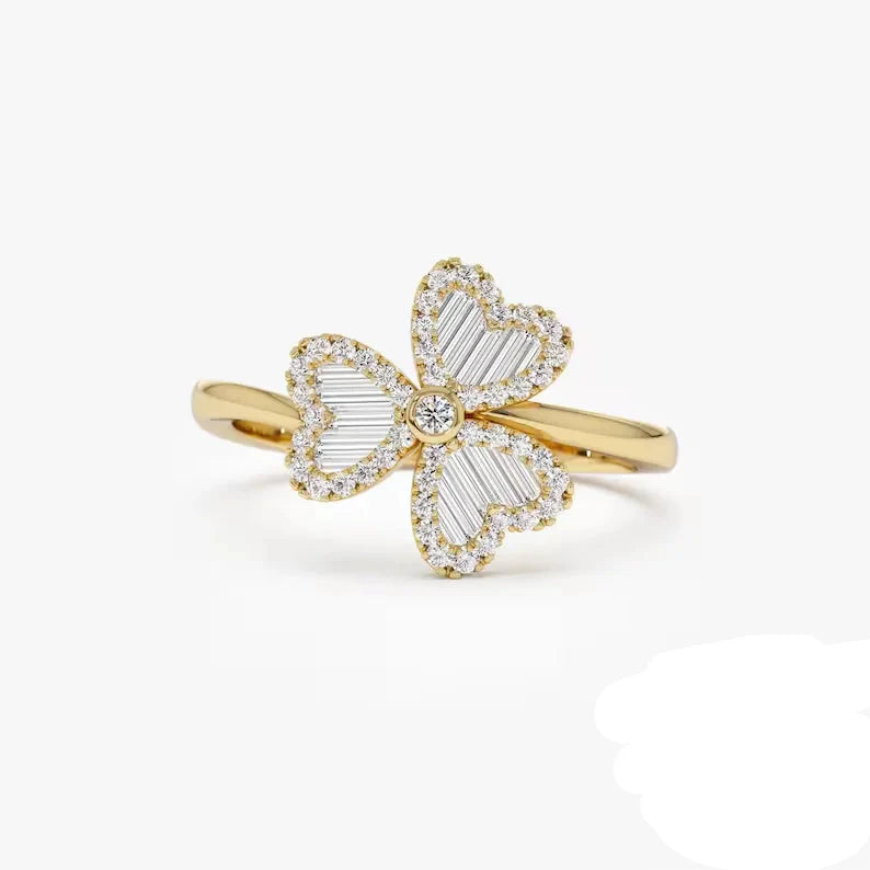 Ring with 3-Leaf Clover in Zircon