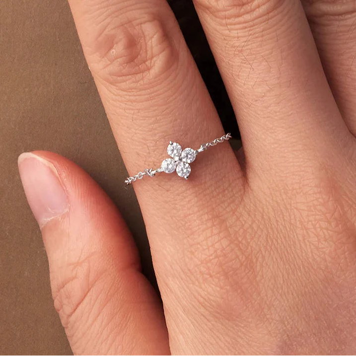 Ring with 4-Leaf Clover in Zircon
