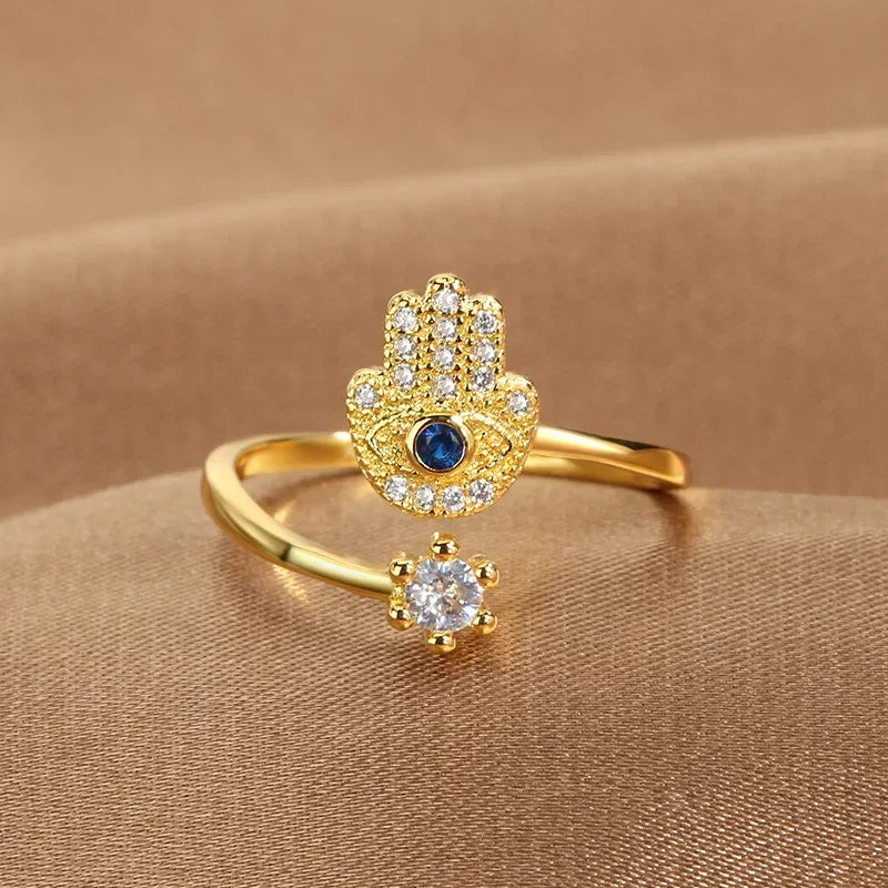 Women's protection ring with Arabic Hamsa in gold