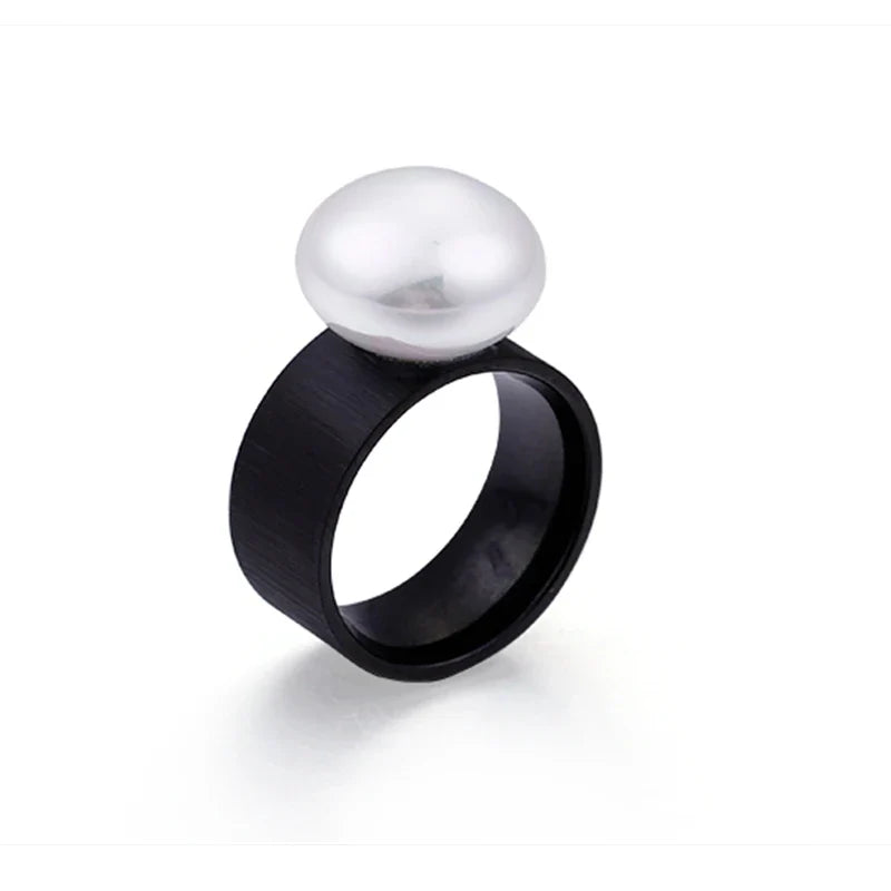 Retro Style Ring with Black White Pearl