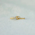 Elegant knot ring