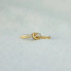Elegant knot ring