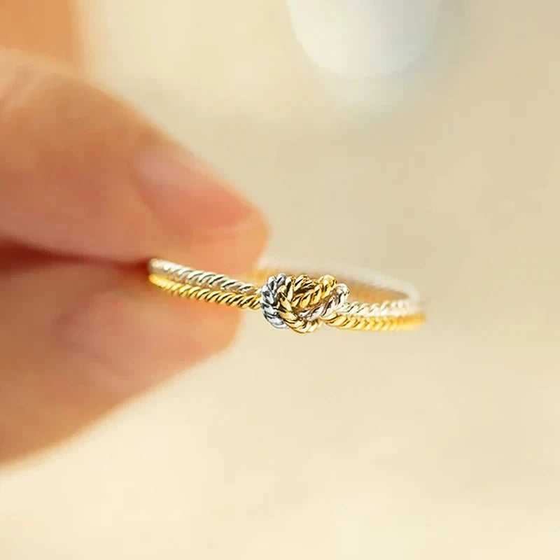 Elegant knot ring
