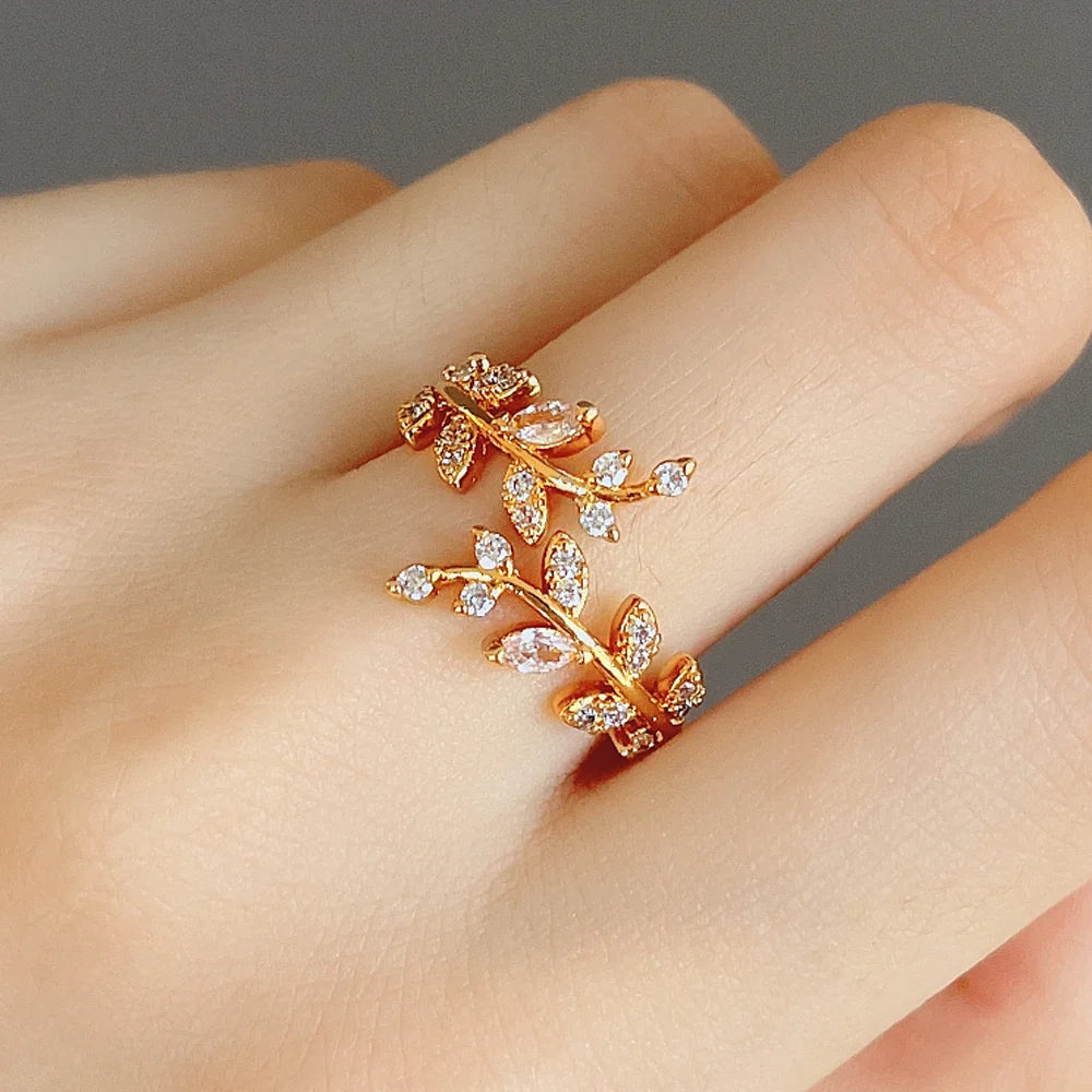 Autumn Laurel Leaf Ring in Gold Zircon