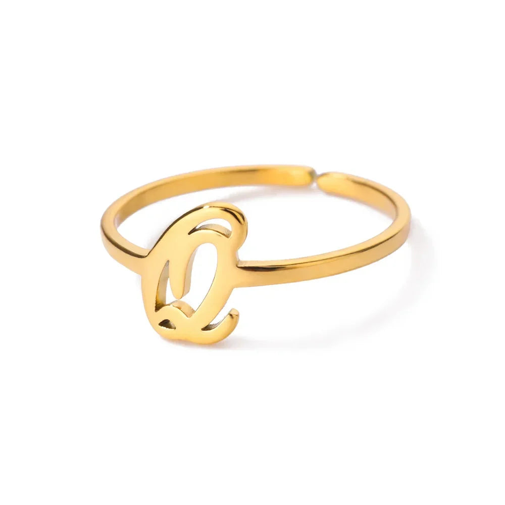Fine personalized ring with initial q