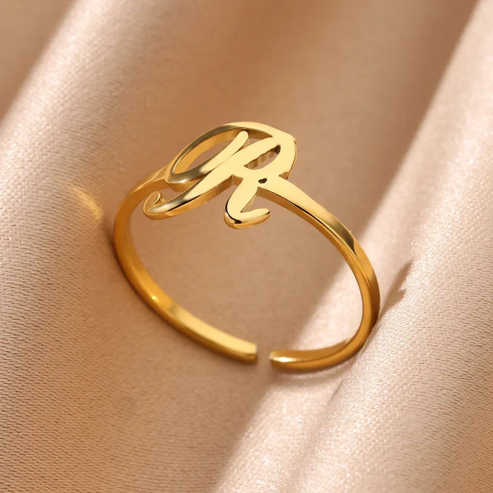 Fine personalized ring with initial