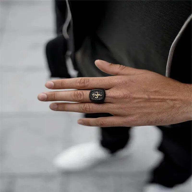 Fleur de Lys Signet Ring silver