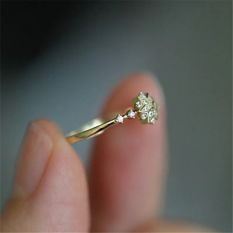 Women's Winter Snowflake Ring Gold