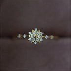 Women's Winter Snowflake Ring Gold