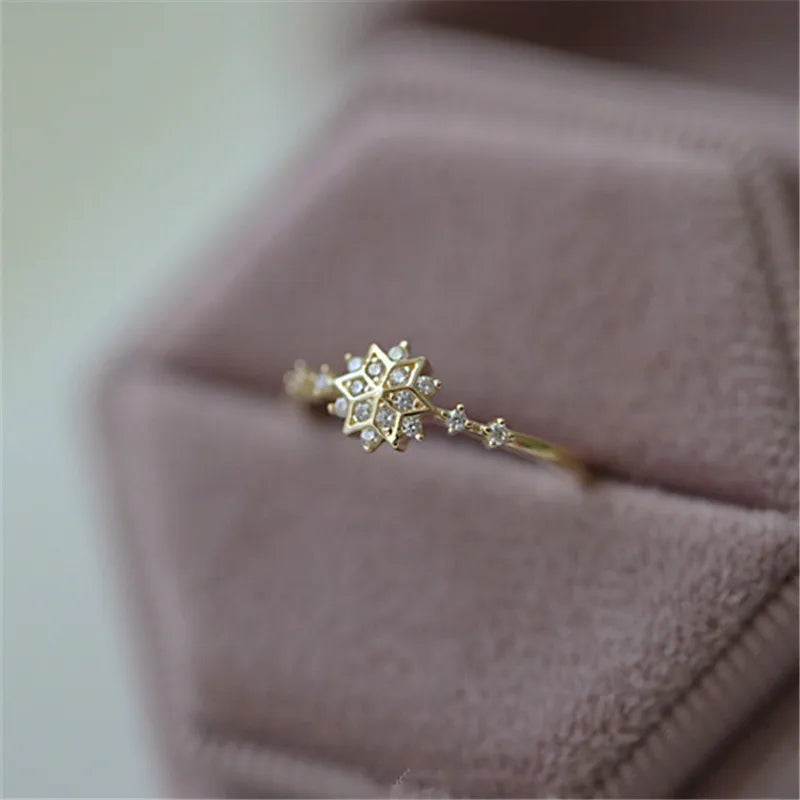 Women's Winter Snowflake Ring Gold