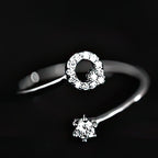 Women's initial ring - letter Q