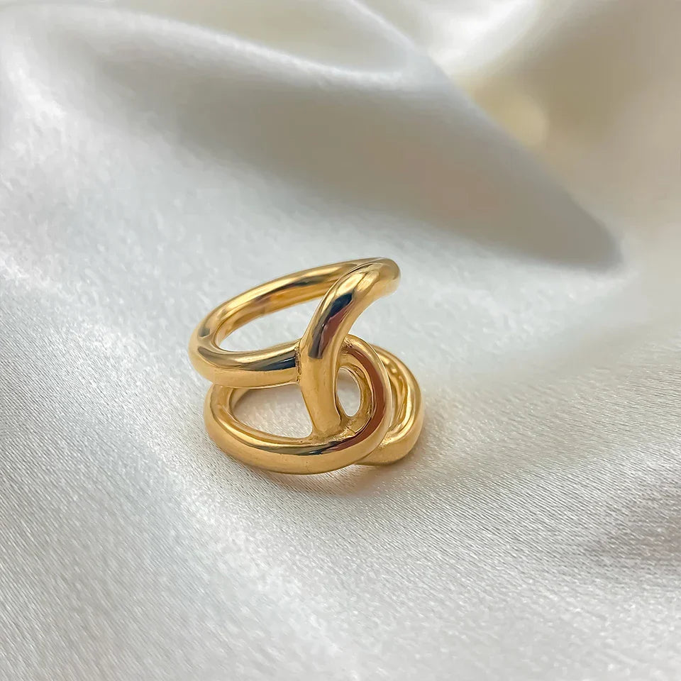 Original knot ring in gold