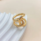 Original knot ring in gold
