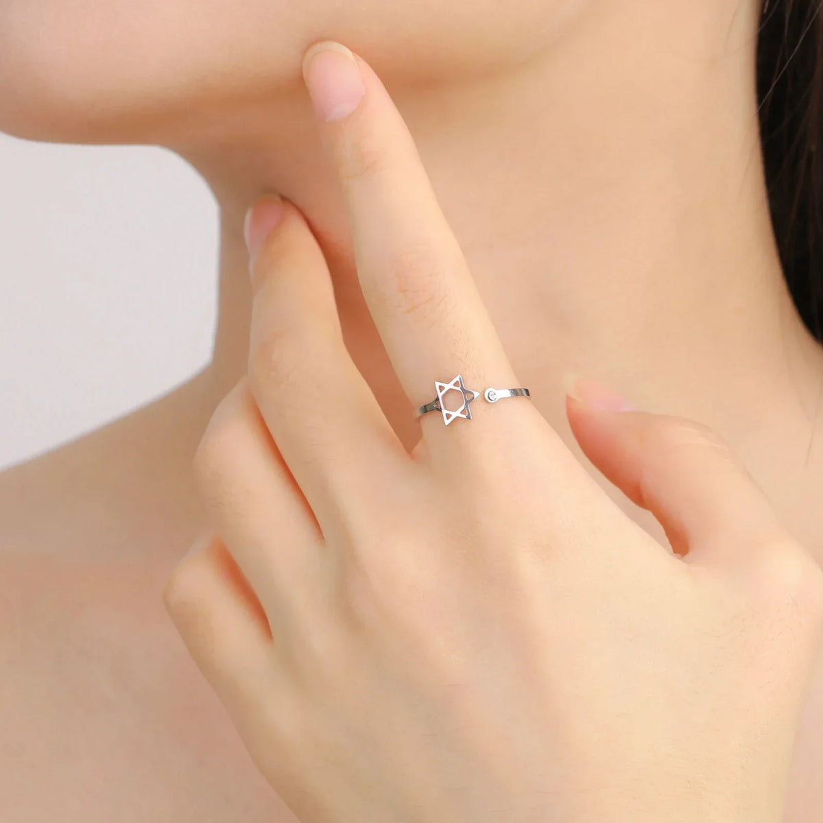 Open ring with a symbolic Jewish Star of David in silver