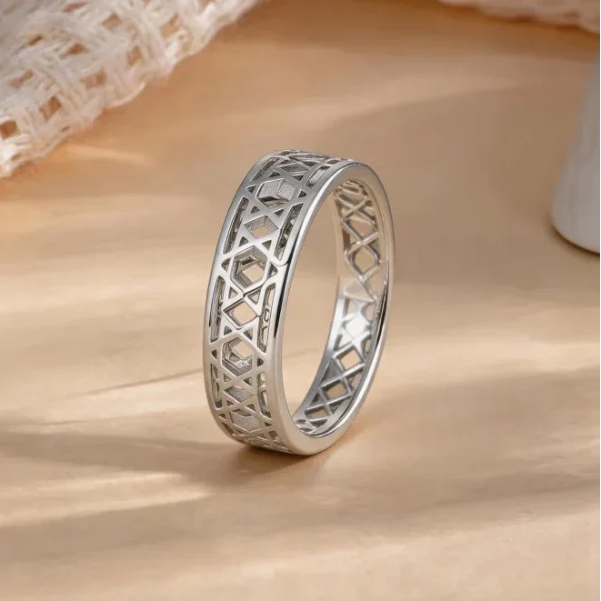 Women's ring with symbolic Jewish Star of David in silver