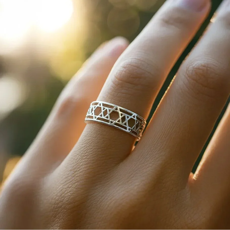 Women's ring with symbolic Jewish Star of David in silver