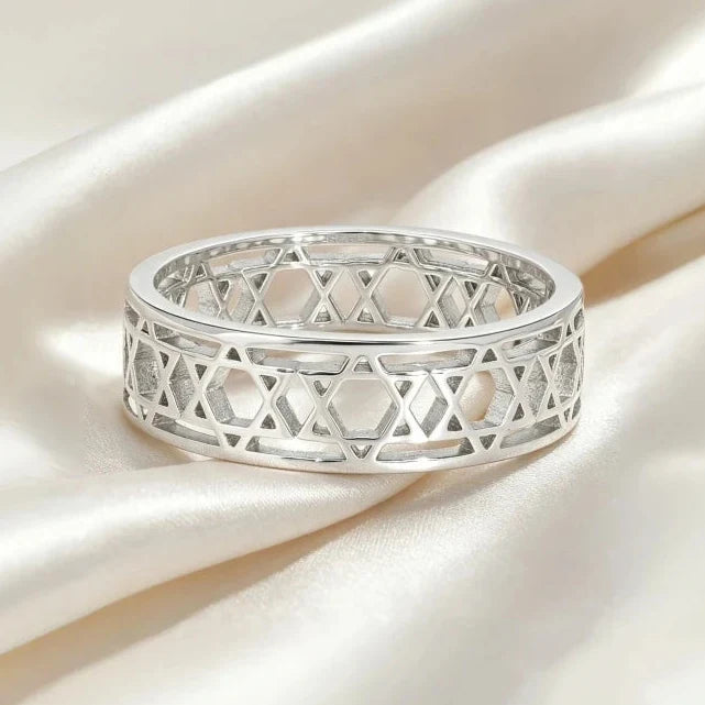 Women's ring with symbolic Jewish Star of David in silver