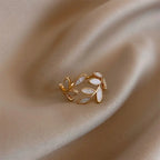 Retro Laurel Leaf Ring in Zircon
