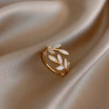 Retro Laurel Leaf Ring in Zircon