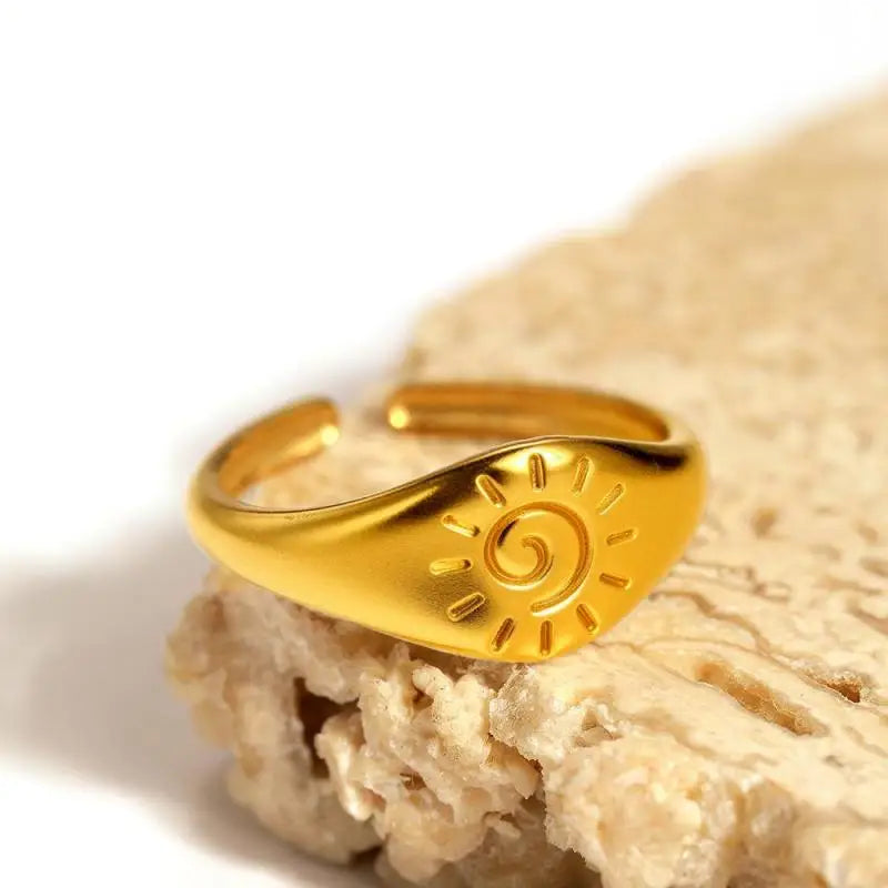 Retro Sun Stars gold ring