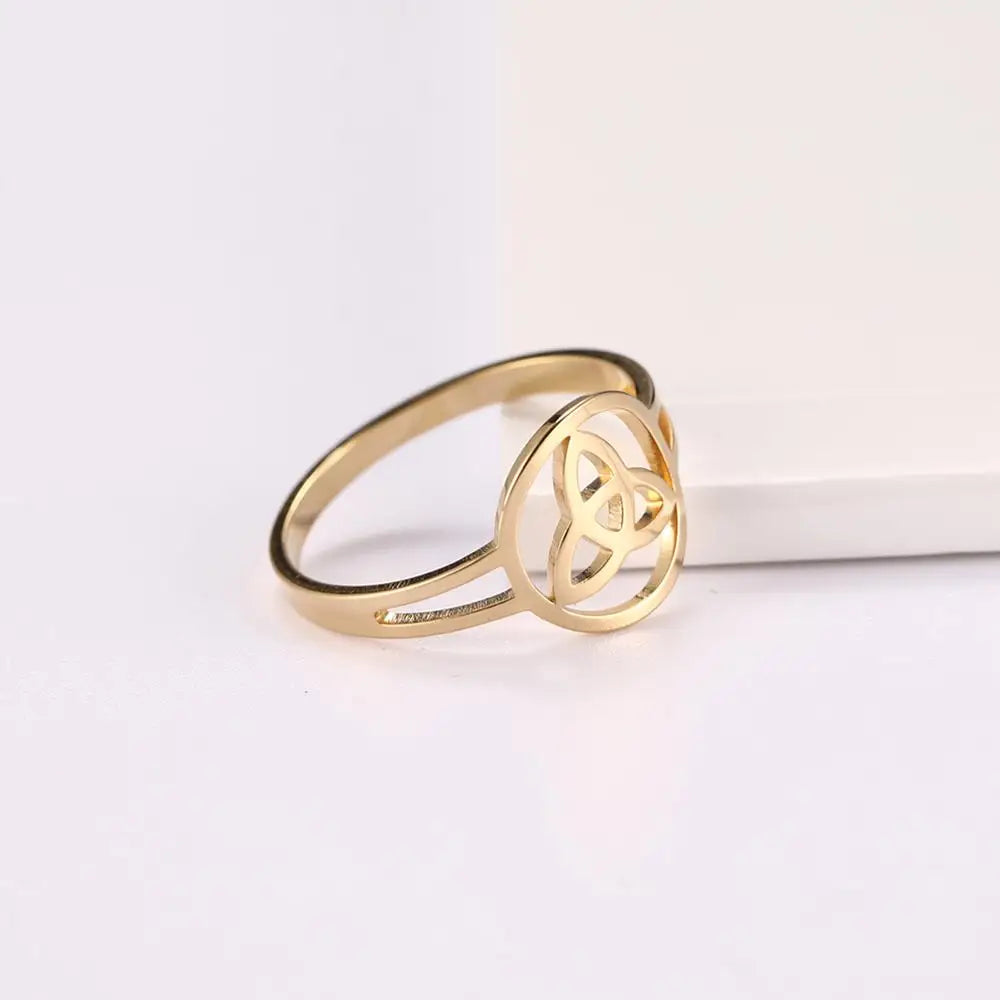 Triquetra Ring Irish Trinity Knot gold