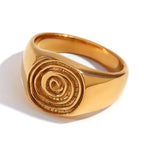 Signet ring with engraved spiral motif in gold