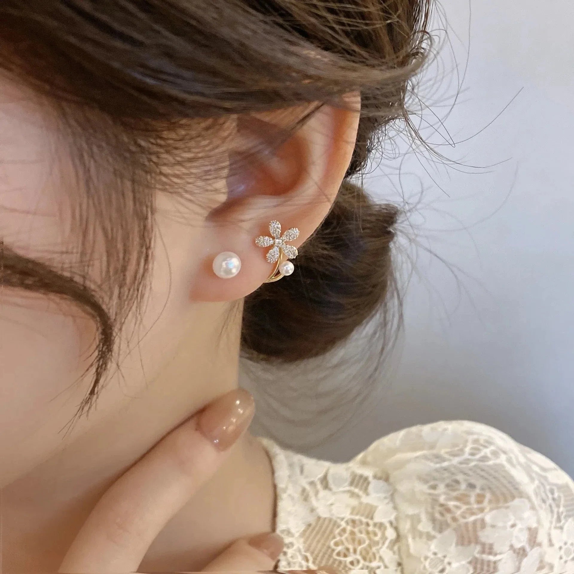 Stud Earrings with Zircon Flower and Pearl