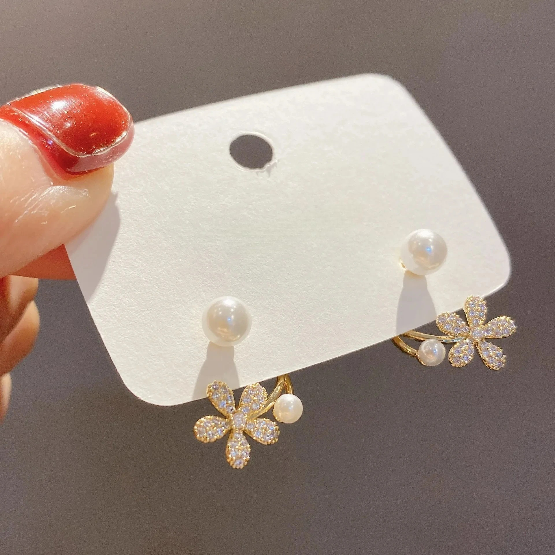Stud Earrings with Zircon Flower and Pearl