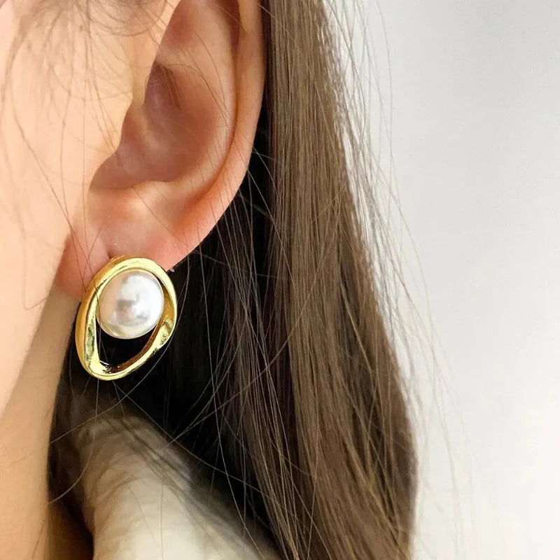 Stud Earrings with Pearl
