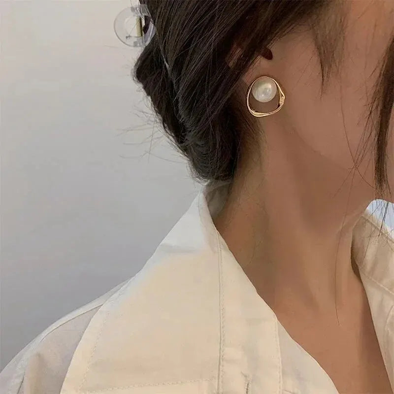 Stud Earrings with Pearl