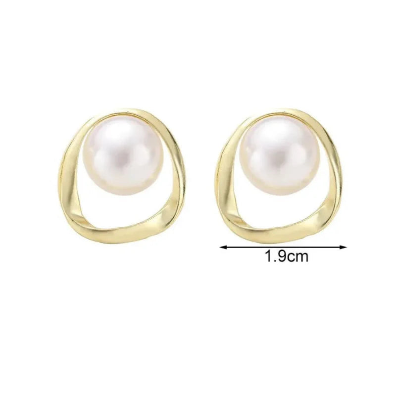 Stud Earrings with Pearl
