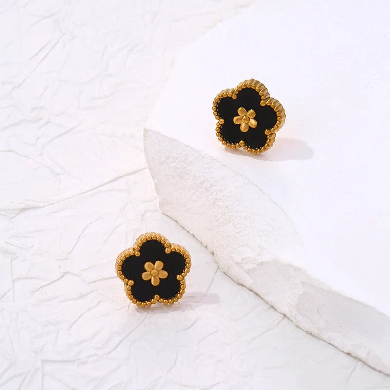 Stud Earrings with 5-Leaf Clover Black