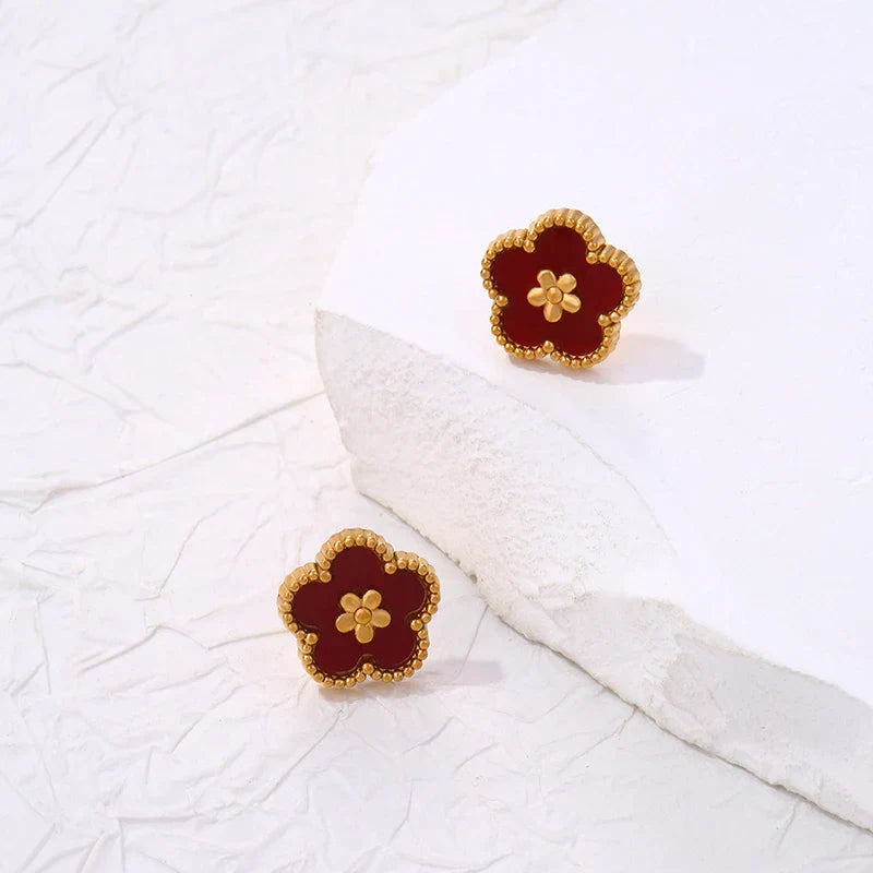 Stud Earrings with 5-Leaf Clover Red