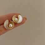 Stud Earrings in Mother-of-Pearl and Shell Pearl