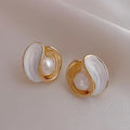 Stud Earrings in Mother-of-Pearl and Shell Pearl